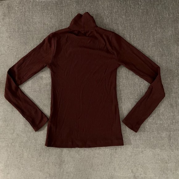 Elegant Maroon Turtleneck Top - Picture 2 of 9